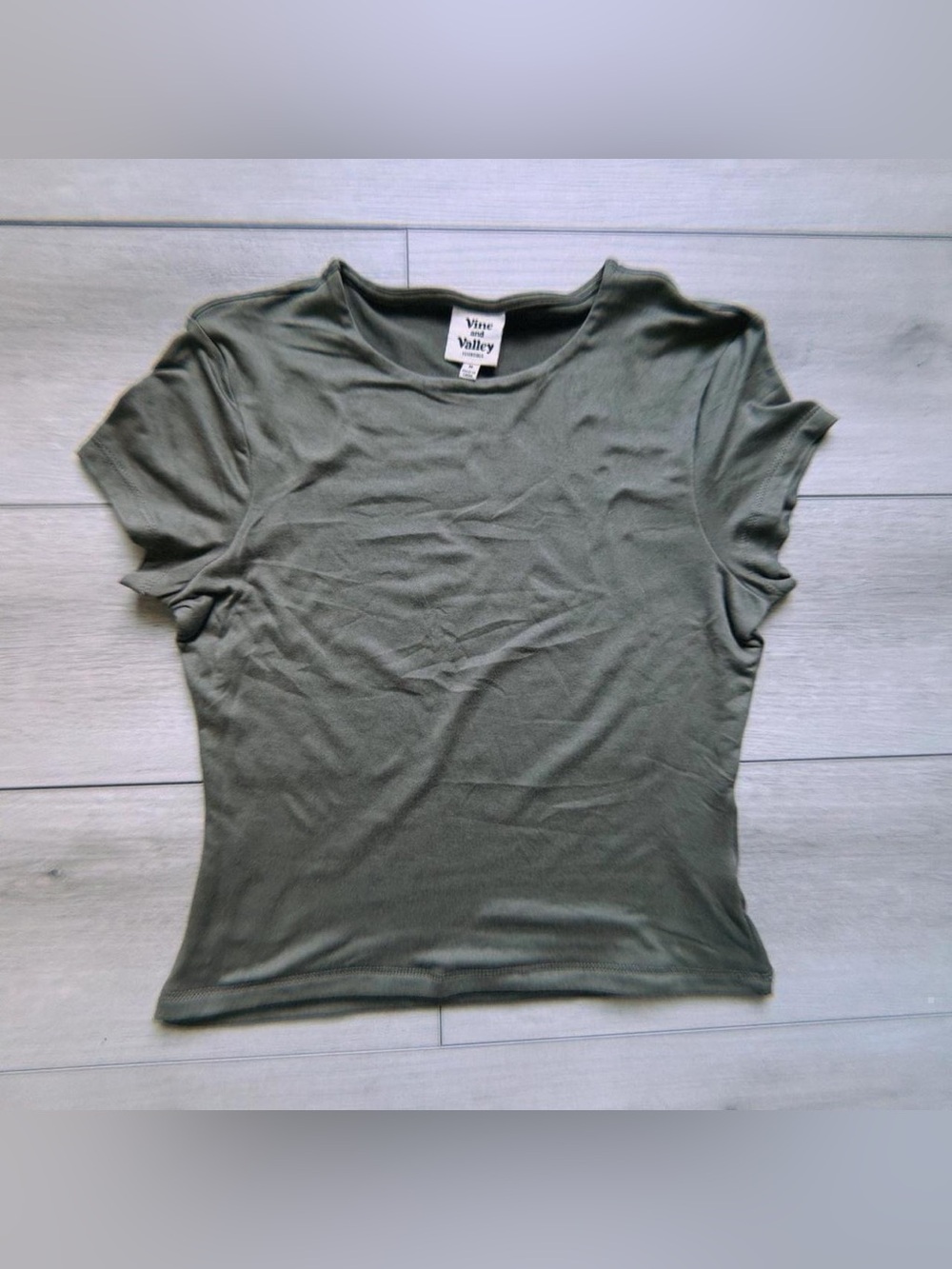vine and valley essentials cropped shirt